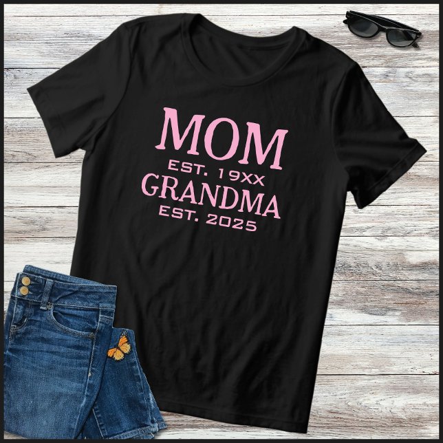 Camiseta Triblenda Pink & Black Mom Promoted To Grandma 2025 (Subido por el creador)