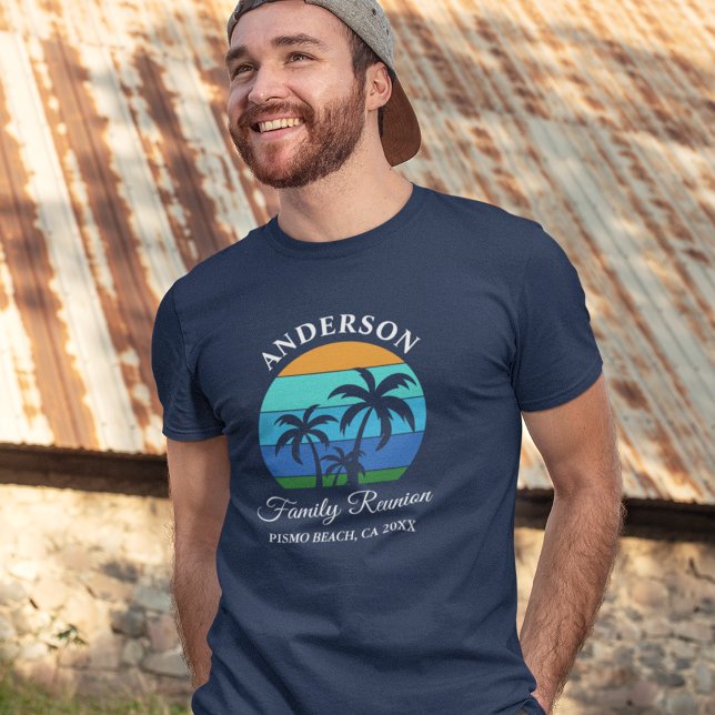 Camiseta Triblenda Playa azul veraniega de palmeras de Reunión Famili (Choose from several shirt sizes and colors.)