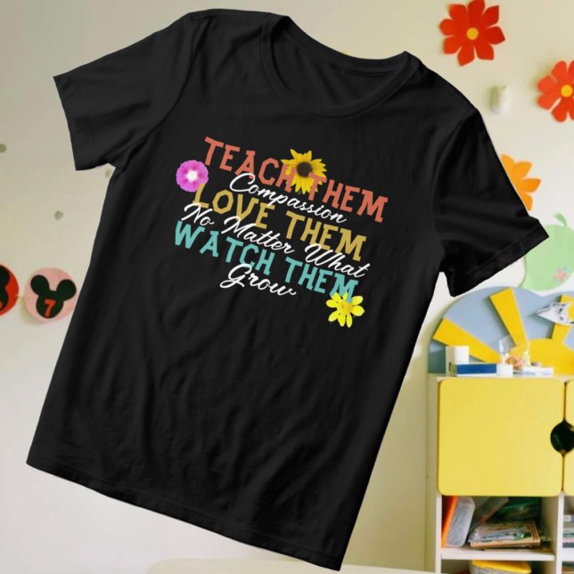 Camiseta Triblenda Profesora Floral Enseñarles A Amarles Retro (Subido por el creador)