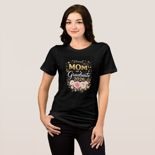 Camiseta Triblenda Proud Mom of a Graduate 2026 – Elegant Gold & Flor (Anverso Completo)