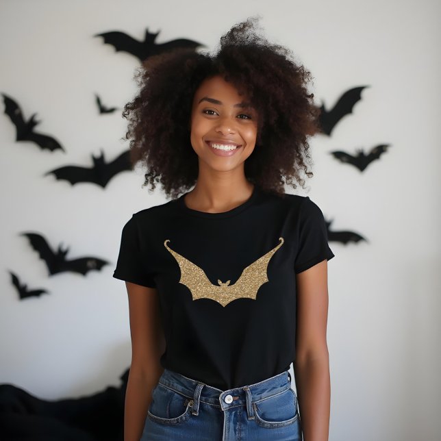 Camiseta Triblenda Purpurina de oro Bat estilizado Halloween (Gold Glitter Stylized Bat Halloween Tri-Blend Shirt)