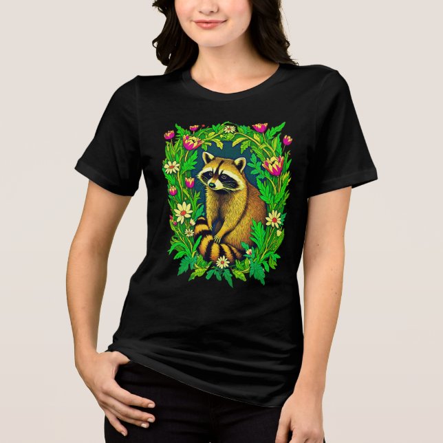 Camiseta Triblenda Raccoon en medio del Jardín de Flores Silvestres (Anverso)