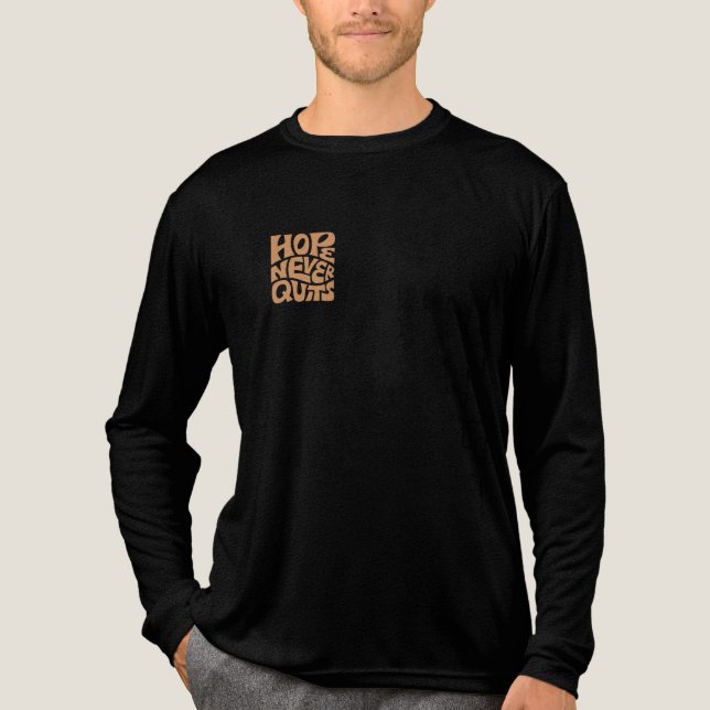 Camiseta Triblenda Retro Hope Never Quits Typography T-Shirt Design | (Anverso)