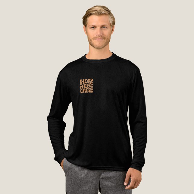 Camiseta Triblenda Retro Hope Never Quits Typography T-Shirt Design | (Anverso Completo)