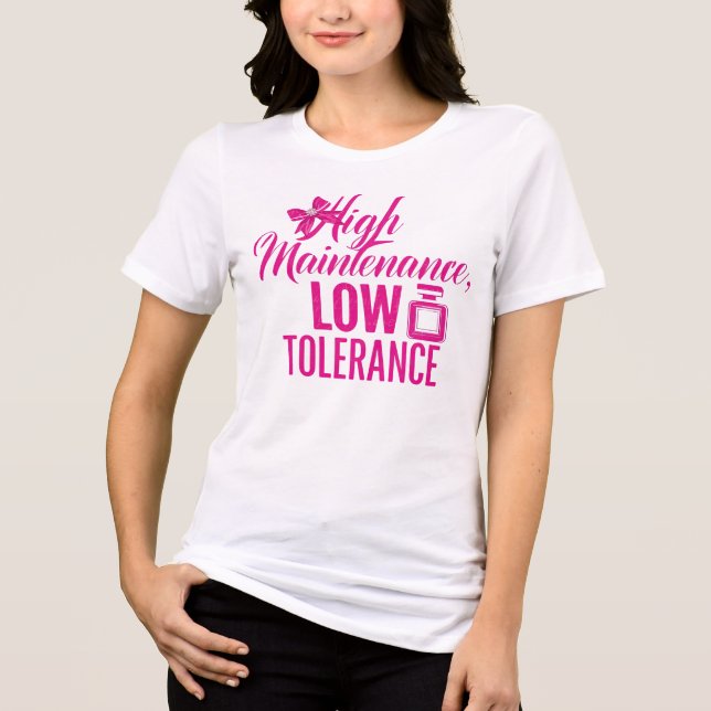 Camiseta Triblenda Sassy "High Maintenance Low Tolerance" (Anverso)