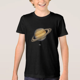 Camiseta Triblenda Saturno artístico con anillos vibrantes