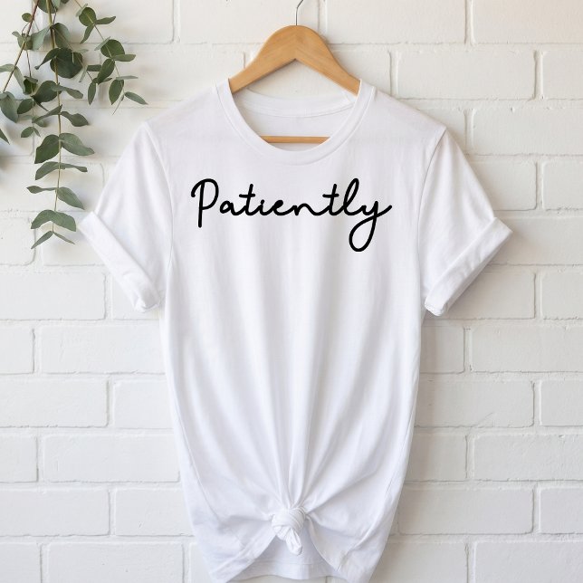 Camiseta Triblenda Script Minimalista Pacientemente Firma (Subido por el creador)