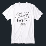 Camiseta Triblenda Seguimos Con Rapidez Guiando El 60º Aniversario Bo<br><div class="desc">Elegante Seguimos haciendo camisetas del 60 aniversario del boda con un guión rápido, el número de años que has estado casado, y tus nombres y fecha de boda. Seguimos haciendo camisetas para celebrar el aniversario de su boda y renovar nuestros votos. Seguimos haciendo camisetas de 60 años con 60 de...</div>