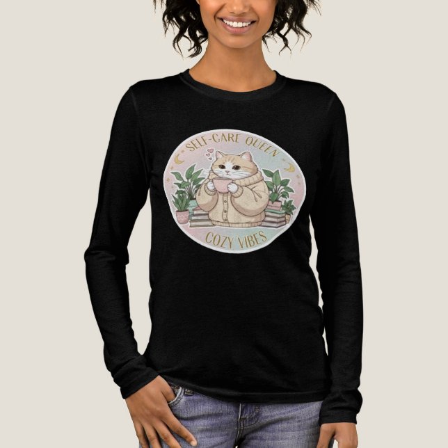 Camiseta Triblenda Self-Care Queen Cat Cozy Aesthetic Shirt (Anverso)