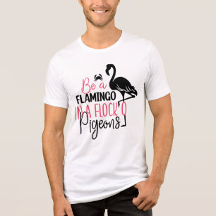 Camiseta Triblenda Ser un flamenco en una bandada de palomas