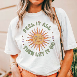 Camiseta Triblenda Siente Todo Luego Deja Ir Sol Retro Boho