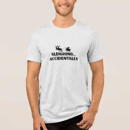 Camiseta Triblenda Sleighing Accidentally Christmas Funny