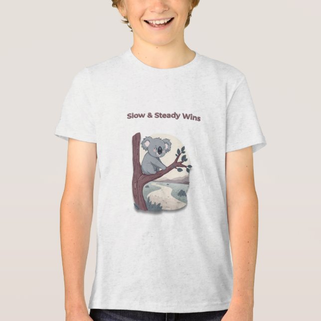 Camiseta Triblenda **"Slow & Steady Wins – Motivational Cute Koala "* (Anverso)