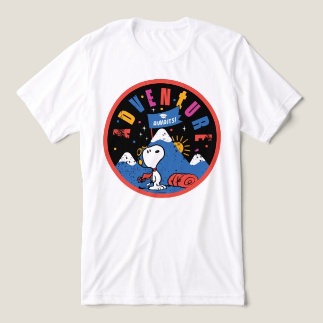 Camiseta Triblenda Snoopy Adventure Awaits Graduation Mountain Design (Diseño delantero )