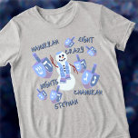 Camiseta Triblenda Snowman Dreidels Divertidas 8 locos noches Hanukka<br><div class="desc">Personaliza esta graciosa camiseta de Hanukkah como un regalo lindo o quizás para ti mismo! Un feliz muñeco de nieve judío saluda en el centro del diseño con siete sueños azules y púrpura de diferentes tamaños bailando a su alrededor. Entre los dreidels hay unas palabras con un tipo de letra...</div>
