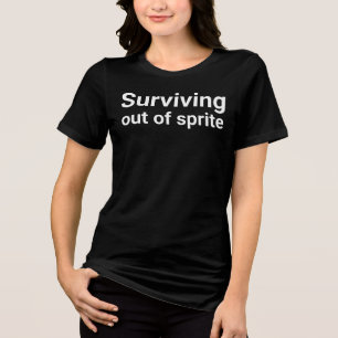 Camiseta Triblenda "sobreviviendo a base de sprite" en letras blancas