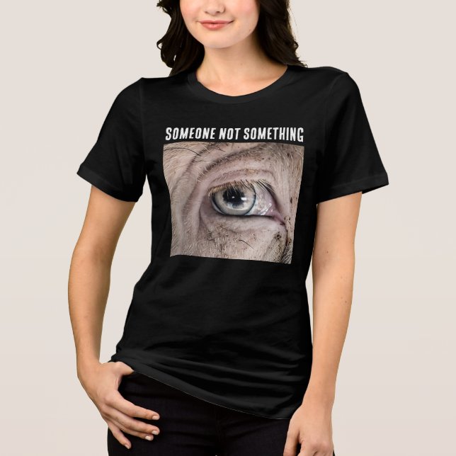 Camiseta Triblenda SOMEONE NOT SOMETHING PIG VEGAN T-Shirt (Anverso)