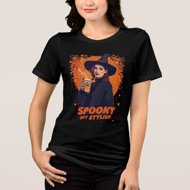 Camiseta Triblenda Spooky but Stylish Witch Halloween T-Shirt (Anverso)
