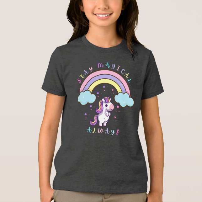 Camiseta Triblenda Stay Magical – Cute Unicorn & Rainbow Design (Anverso)