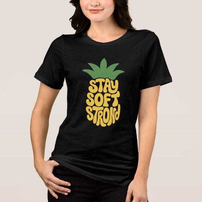 Camiseta Triblenda Stay Soft Stay Strong Pineapple Typography (Anverso)