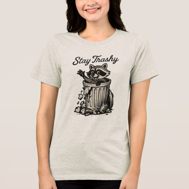 Camiseta Triblenda Stay Trashy Raccoon (Anverso)