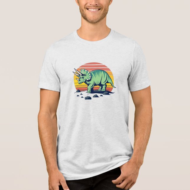 Camiseta Triblenda Sunset Safari: Retro Triceratops T-Shirt (Anverso)