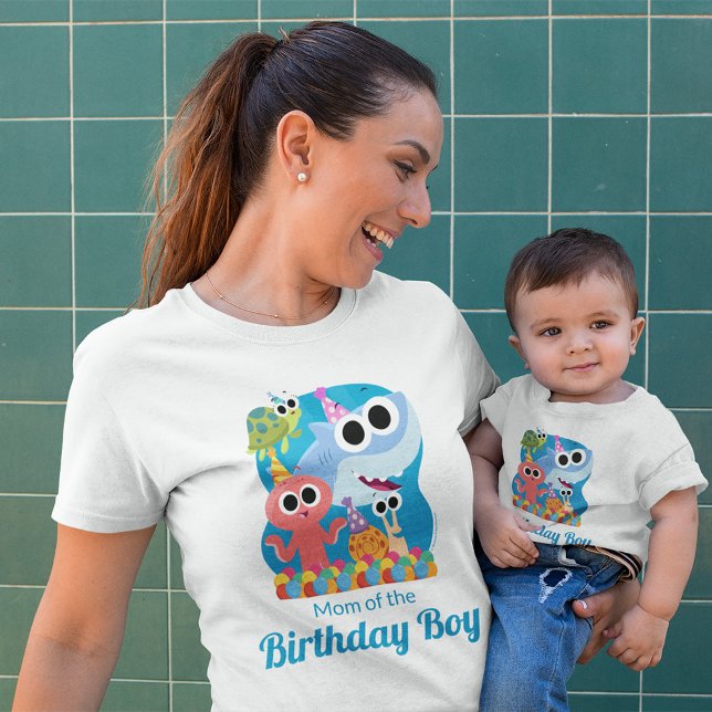 Camiseta Triblenda Super Simple | Finny the Shark Confetti Birthday (Person wearing t-shirt)