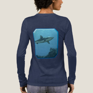 Camiseta Triblenda Tiburón de arrecife gris en el arrecife de coral d