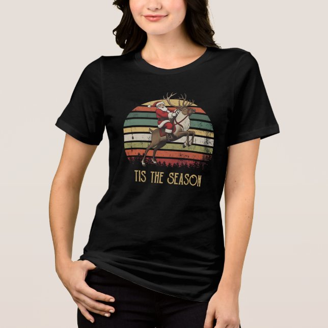 Camiseta Triblenda Tis The Season Retro Santa Riding Reindeer (Anverso)