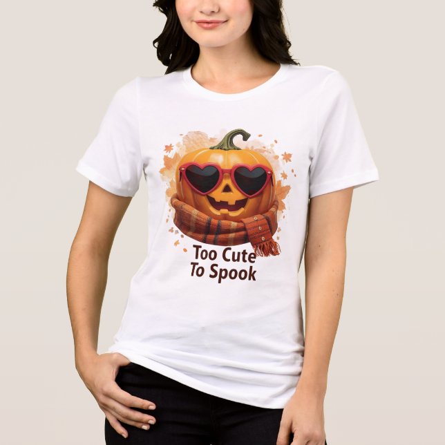 Camiseta Triblenda Too Cute To Spook – Cozy Pumpkin Tee (Anverso)