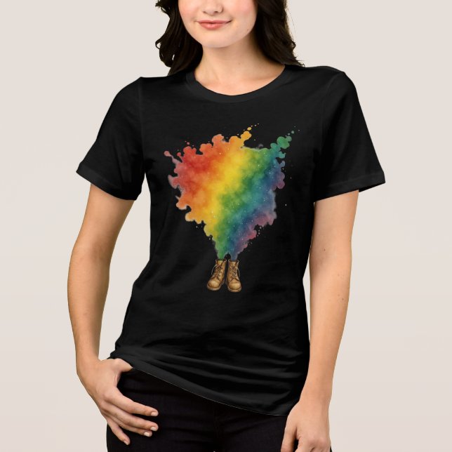 Camiseta Triblenda Un Arcoíris en Botas Beige (Anverso)