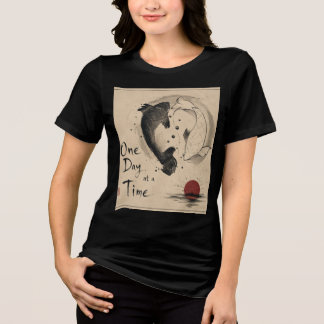 Camiseta Triblenda Un Día a la Vez Yin Yang Koi Fish Estética