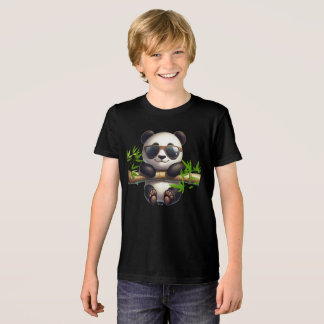 Camiseta Triblenda Un lindo panda con gafas colgando de un bambú