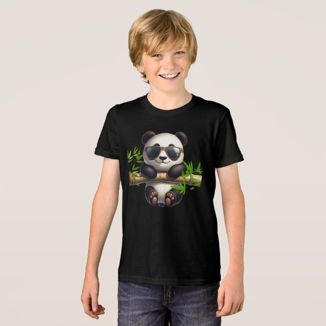 Camiseta Triblenda Un lindo panda con gafas colgando de un bambú (Anverso Completo)