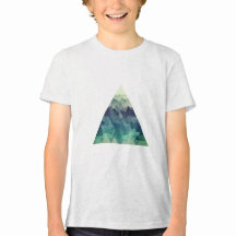 Un paisaje geométrico triangular de montaña