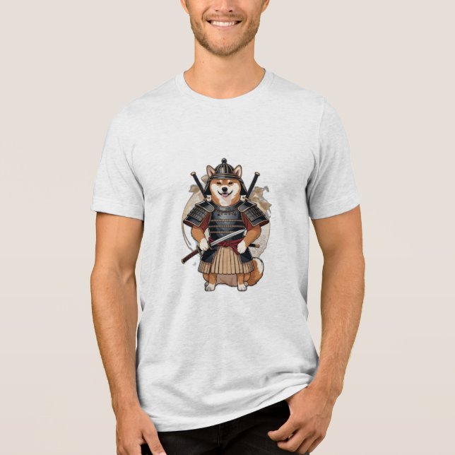 Camiseta Triblenda Un shiba inu vestido con un traje samurai, sosteni (Anverso)