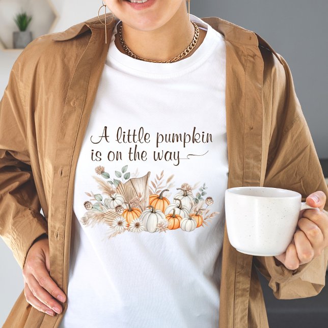 Camiseta Triblenda Una calabaza está en camino a Baby Shower (A Little Pumpkin Is On The Way Baby Shower T-Shirt)