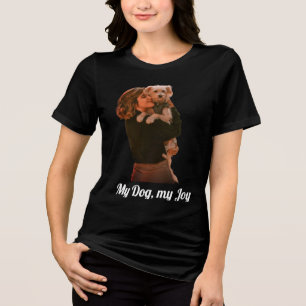 Camiseta Triblenda Una dama de honor lleva un adorable cachorro