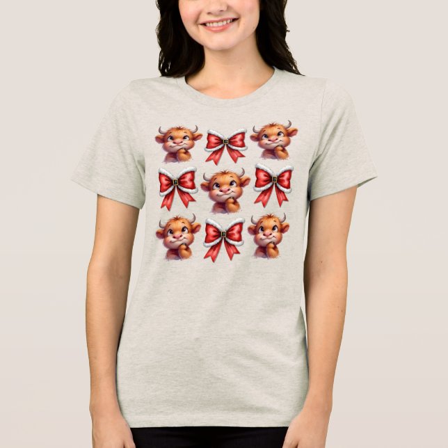 Camiseta Triblenda Vaca y Navidades de Highland Coquette Bow (Anverso)