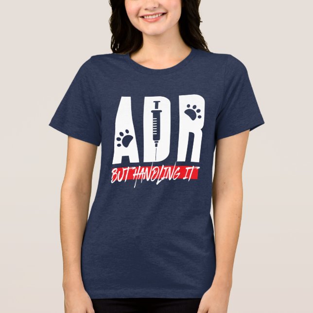 Camiseta Triblenda Vet Tech Veterinaria ADR, pero manejando la Noveda (Anverso)