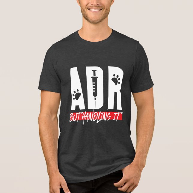 Camiseta Triblenda Vet Tech Veterinaria ADR, pero manejándola (Anverso)