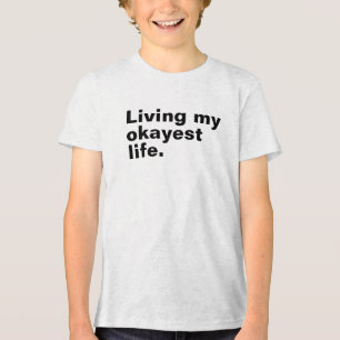 Camiseta Triblenda Viviendo mi vida más o menos. diseño de texto dive