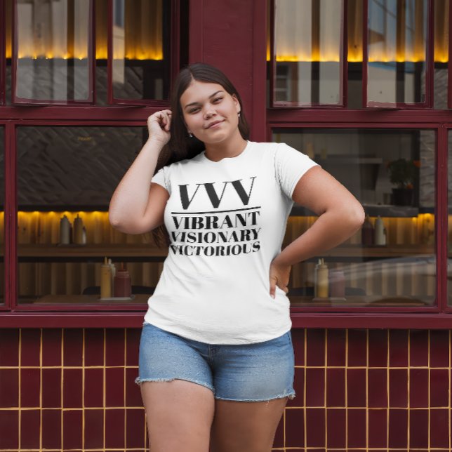 Camiseta Triblenda VVV- Vibrante, Visionaria, Victoriosa (Young latina wears a "VVV:Vibrant, Visionary, Victorius" white t-shirt.)