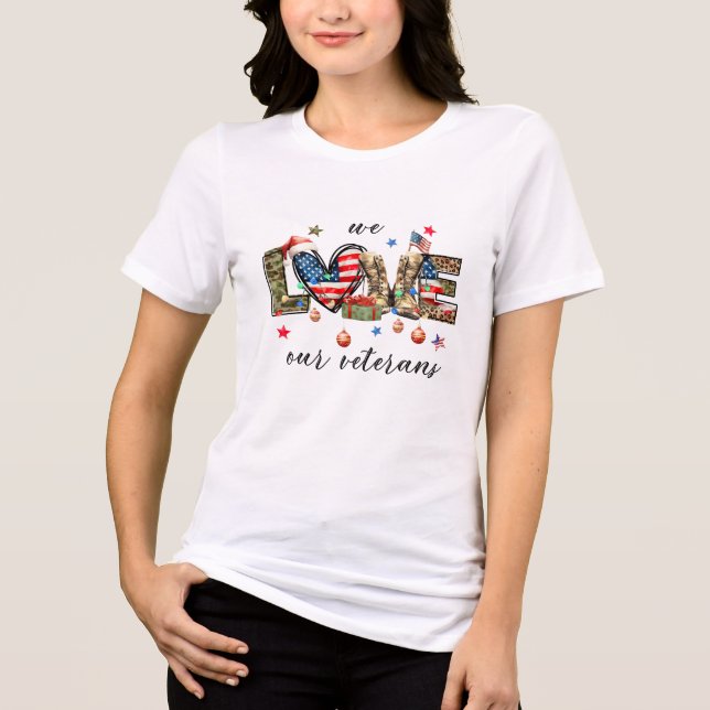 Camiseta Triblenda We Love Our Veterans Christmas | Festive Patriotic (Anverso)
