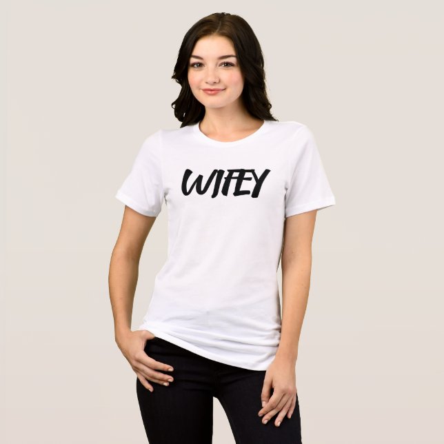CAMISETA TRIBLENDA WIFE WIFEY MODERN TEXT SCRIPT T-SHIRT (Anverso Completo)