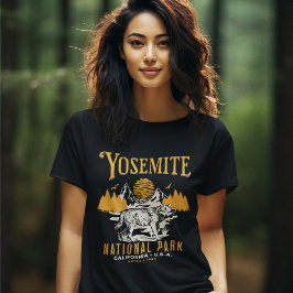 Camiseta Triblenda Yosemite Forest Landscape with Vintage Wolf
