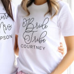 Camiseta Tribu de novias Black Modern Script Custom Wedding<br><div class="desc">El guión moderno y casual de la caligrafía negra de la moda "Tribu de novias" camiseta de boda femenina presenta texto personalizado que puede ser personalizado para el equipo de tu fiesta nupcial. ¡Ideal para las damas de honor en la fiesta de la soltera y el fin de semana boda!...</div>