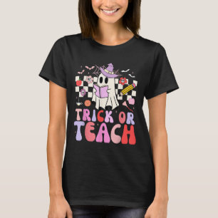 Camiseta Trick O Teach Groovy Teacher Halloween Retro Flor