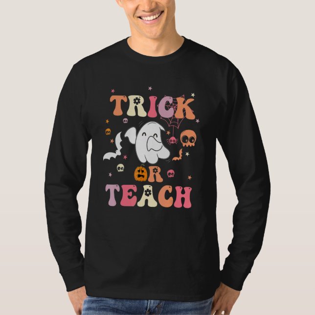 Camiseta Trick Or Teach  Groovy Teacher Halloween Costume 2 (Anverso)