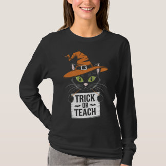 Camiseta Trick Or Teach Groovy Teacher Halloween Retro 